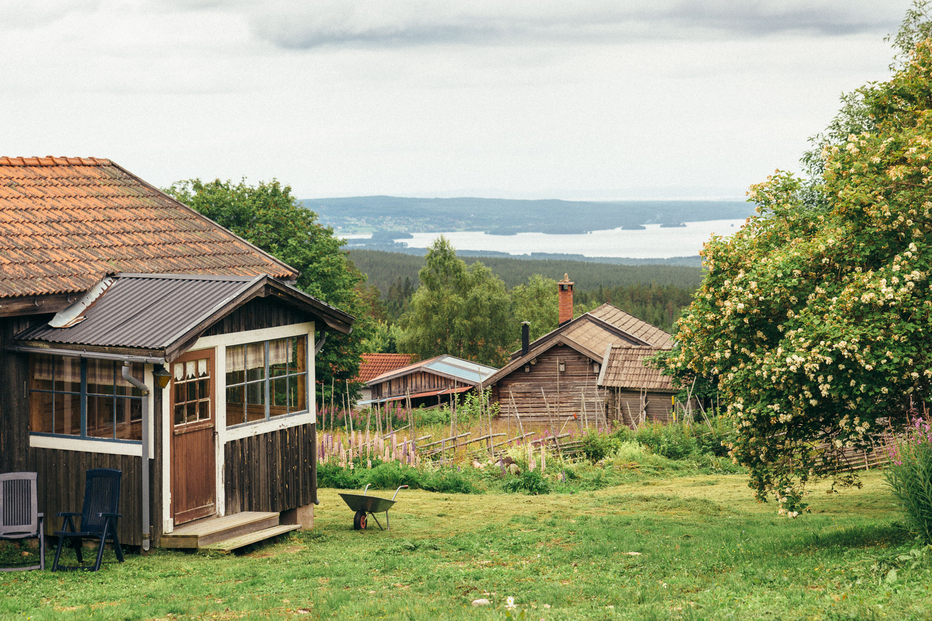 Traditional Swedish houses with a magnificient view.