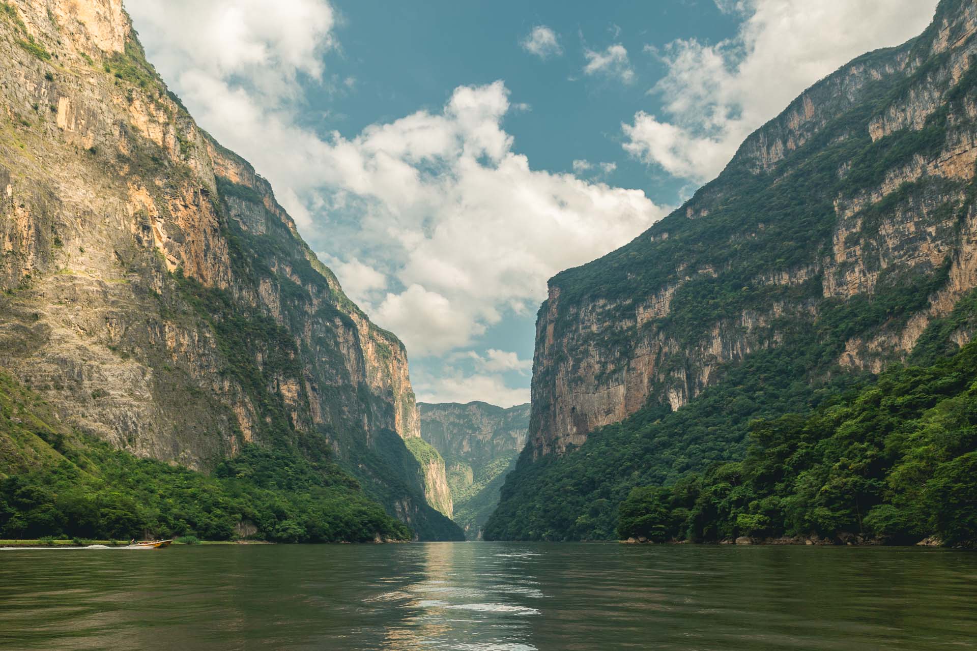 Sumidero Canyon was so breathtaking. We sailed through it and enjoyed every minute.