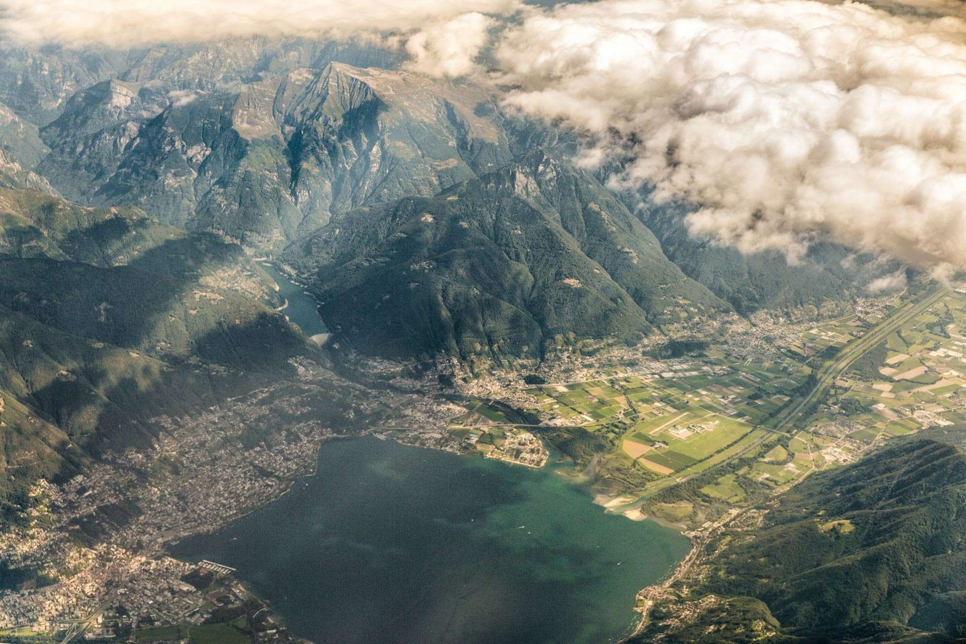 Endnu en udsigt fra flyet. Jeg tror, at det er Schweiz.