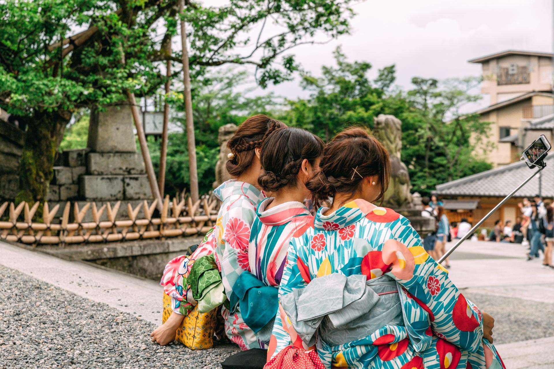 Mange kvinder ynder at klæde sig ud og gøre sig fine i kimonos for derefter at besøge seværdigheder - og tage masser af selfies.